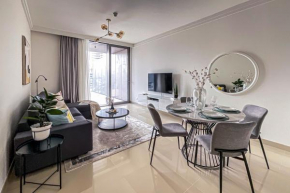Luxe Apt with Spacious Terrace and Infinity Pool